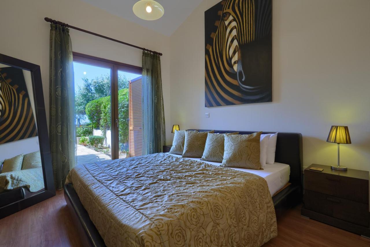 3 Bedroom Villa Madelini With Private Pool, Aphrodite Hills Resort Kouklia Bagian luar foto