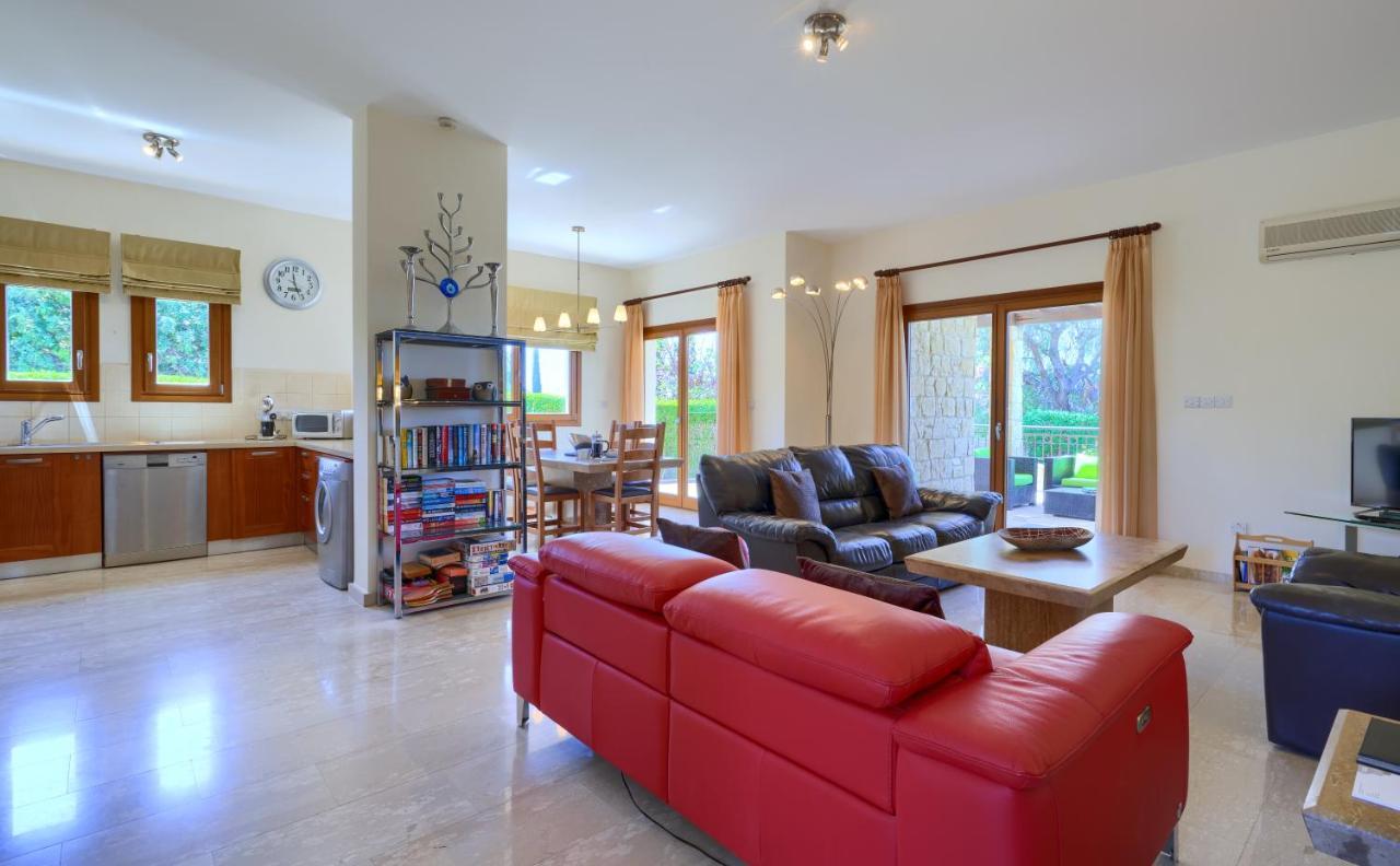 3 Bedroom Villa Madelini With Private Pool, Aphrodite Hills Resort Kouklia Bagian luar foto
